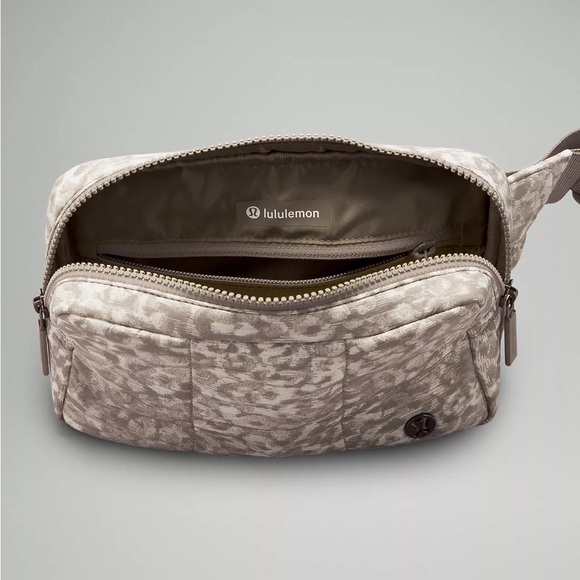 LULULEMON | ✨NEW✨ Quilted Grid Belt Bag in Lined Leopard White Opal Carbon Dust - Picture 5 of 7